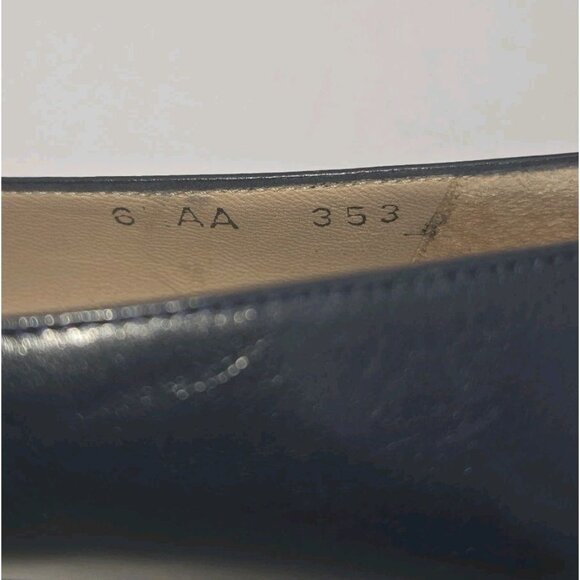 Salvatore Ferragamo Vara Pumps Navy Blue Leather 6 AA Gold Buckle Made Italy VTG - Picture 12 of 12